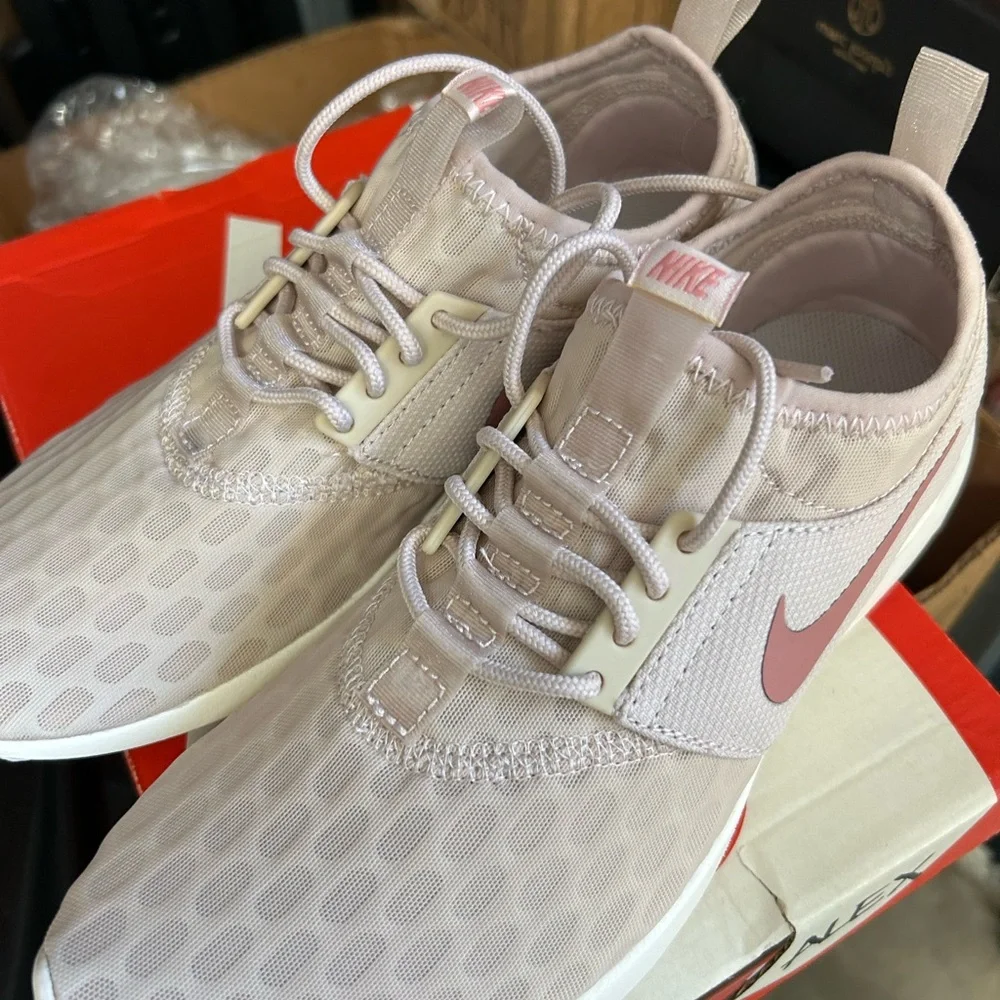 Nike Juvenate Sneakers Size 6.5 womens. NWT - Picture 4 of 4